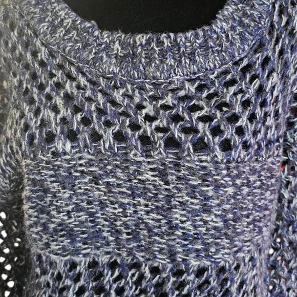 RD Style Research and Design Loose Knit Blue and White Sweater Size Small - Picture 2 of 4